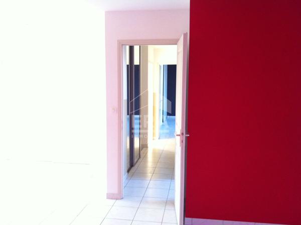 Maison à louer de 6 pièces située à LA CROIX ST OUEN