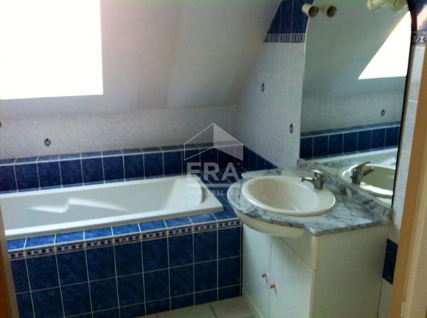 Maison à louer de 6 pièces située à LA CROIX ST OUEN