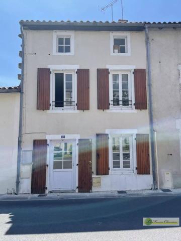 Vente immobilière : Maison à Aigre  4 pièces 80 m² 49 500 €- FONCIERE CHARENTAISE AIGRE.