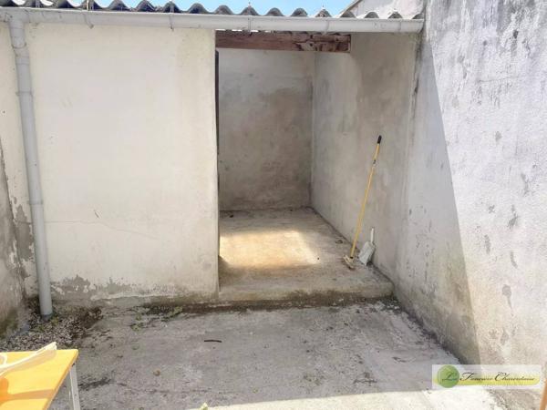 Vente immobilière : Maison à Aigre  4 pièces 80 m² 49 500 €- FONCIERE CHARENTAISE AIGRE.