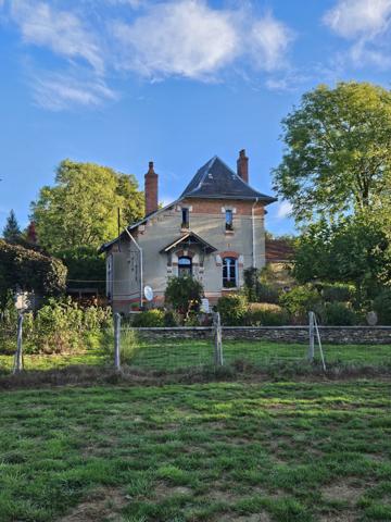 Saint-Priest-la-Marche – Charmante maison avec 3482 m² de terrain dans un hameau calme Saint-Priest-la-Marche (18370)