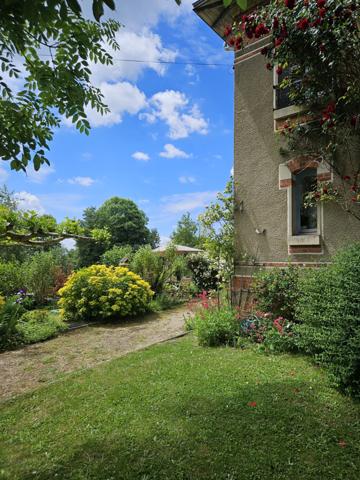 Saint-Priest-la-Marche – Charmante maison avec 3482 m² de terrain dans un hameau calme Saint-Priest-la-Marche (18370)