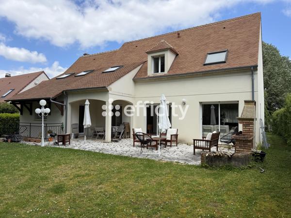 Maison
         7 pièces
        - 180 m² 778 000 € *