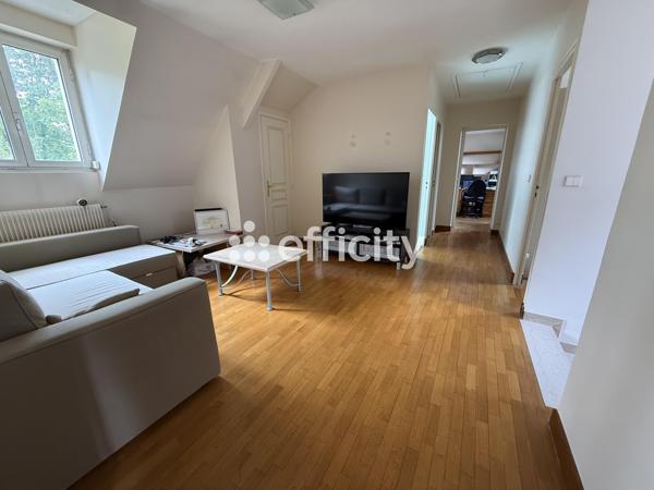 Maison
         7 pièces
        - 180 m² 778 000 € *