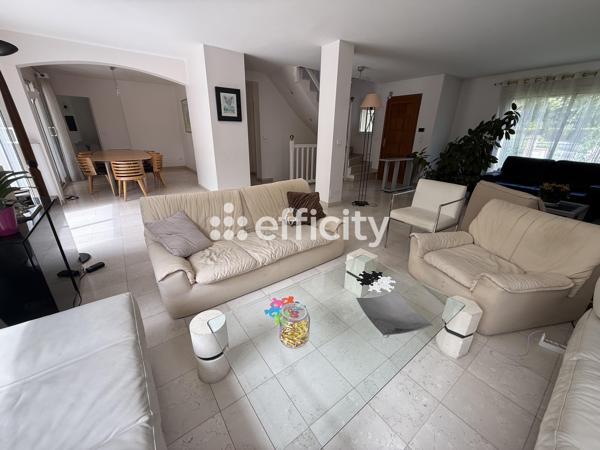 Maison
         7 pièces
        - 180 m² 778 000 € *