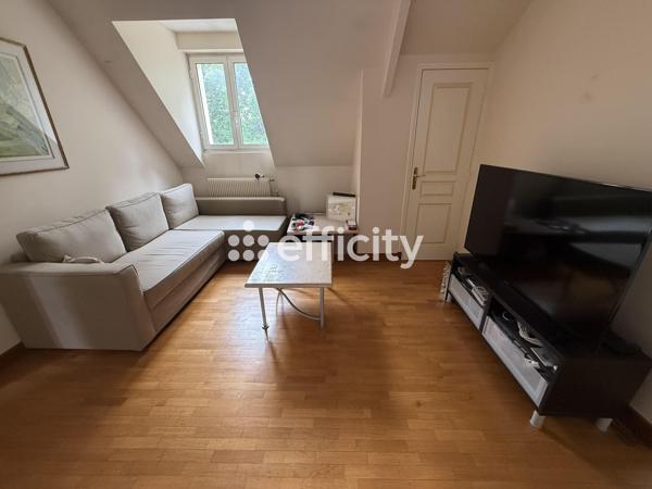 Maison
         7 pièces
        - 180 m² 778 000 € *