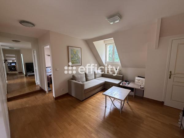 Maison
         7 pièces
        - 180 m² 778 000 € *