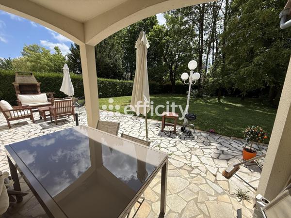 Maison
         7 pièces
        - 180 m² 778 000 € *