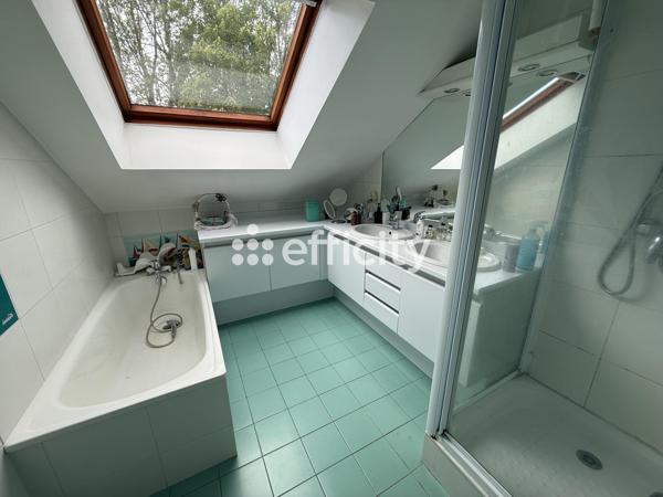 Maison
         7 pièces
        - 180 m² 778 000 € *