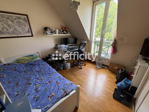 Maison
         7 pièces
        - 180 m² 778 000 € *