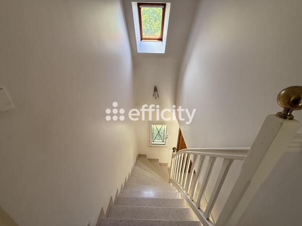Maison
         7 pièces
        - 180 m² 778 000 € *