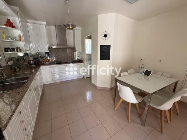 Maison
         7 pièces
        - 180 m² 778 000 € *