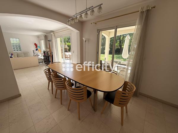 Maison
         7 pièces
        - 180 m² 778 000 € *