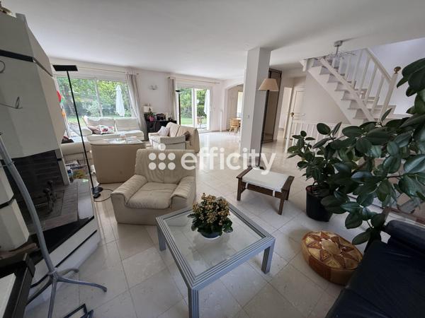Maison
         7 pièces
        - 180 m² 778 000 € *