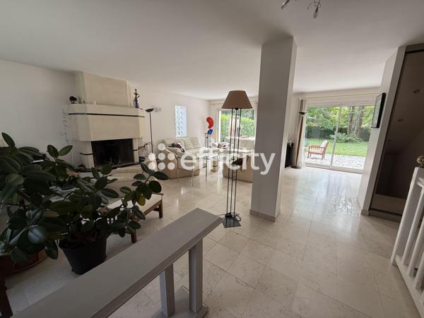 Maison
         7 pièces
        - 180 m² 778 000 € *