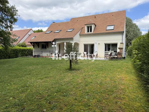 Maison
         7 pièces
        - 180 m² 778 000 € *