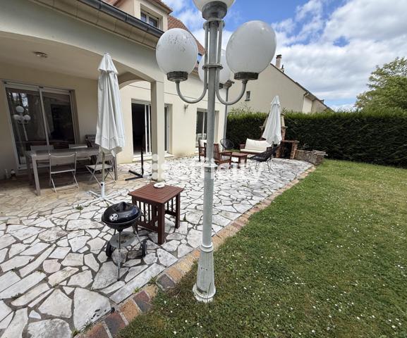 Maison
         7 pièces
        - 180 m² 778 000 € *