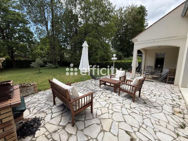 Maison
         7 pièces
        - 180 m² 778 000 € *