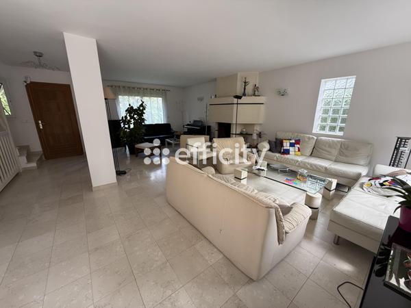 Maison
         7 pièces
        - 180 m² 778 000 € *