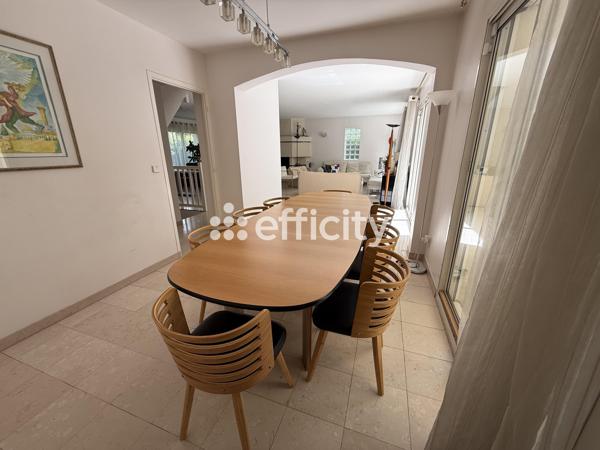 Maison
         7 pièces
        - 180 m² 778 000 € *