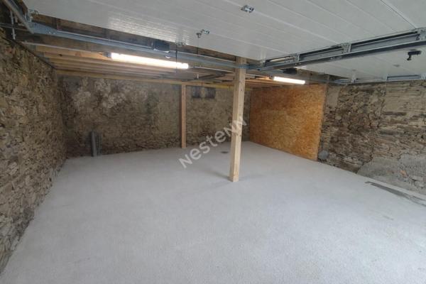 Double garage  - Local de stockage  38m² avec mezzanine 18m2