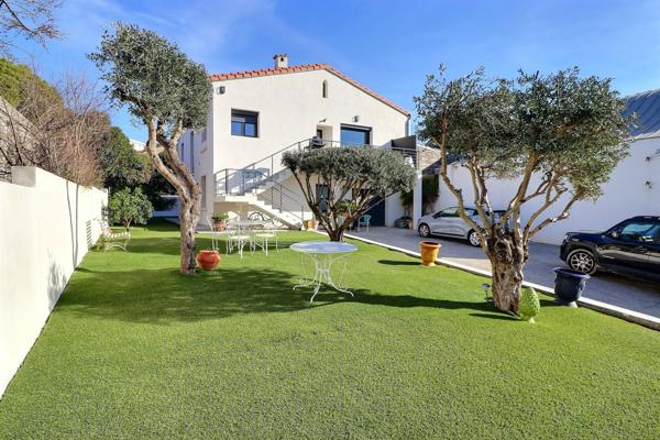 Montpellier (34000) Maison familiale avec 2 espaces de vie – jardin, stationnements, fort potentiel