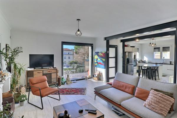 Montpellier (34000) Maison familiale avec 2 espaces de vie – jardin, stationnements, fort potentiel