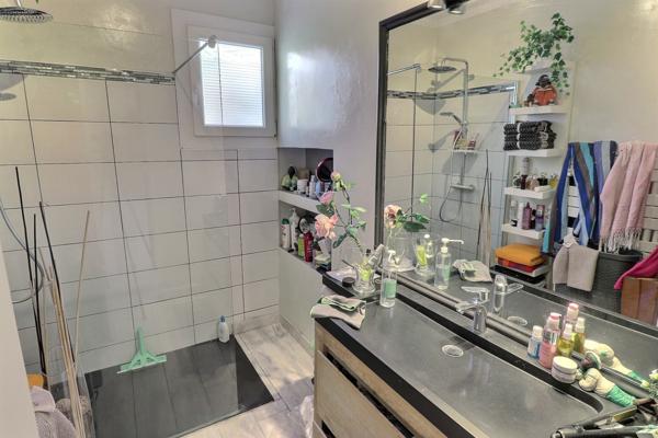 Montpellier (34000) Maison familiale avec 2 espaces de vie – jardin, stationnements, fort potentiel