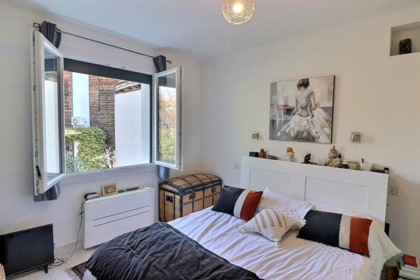 Montpellier (34000) Maison familiale avec 2 espaces de vie – jardin, stationnements, fort potentiel