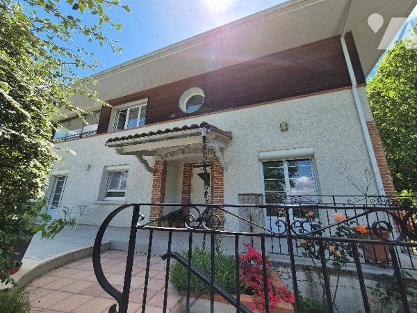 MERVILLE (31330) Villa T8 de 215m² avec piscine et terrain de 1550m².