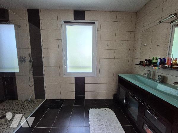 MERVILLE (31330) Villa T8 de 215m² avec piscine et terrain de 1550m².