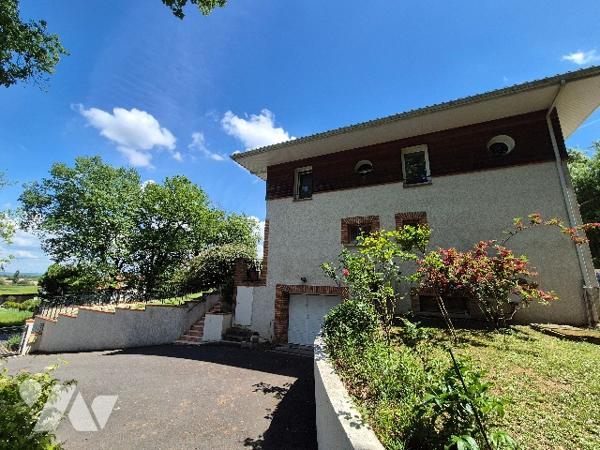 MERVILLE (31330) Villa T8 de 215m² avec piscine et terrain de 1550m².