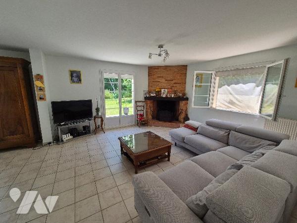 MERVILLE (31330) Villa T8 de 215m² avec piscine et terrain de 1550m².