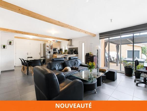 Maison de ville rénovée avec jardin intime au coeur de Saint-Savin