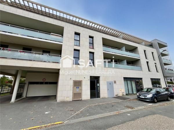 Investissement : Studio loué proche Mairie, avec parking