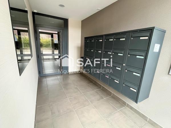 Investissement : Studio loué proche Mairie, avec parking