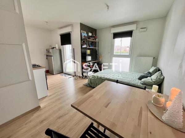 Investissement : Studio loué proche Mairie, avec parking