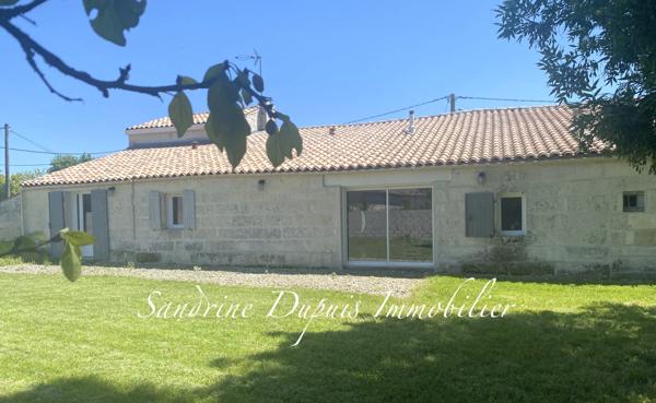 Saintes (17100) Ensemble immobilier : grande maison et dépendances