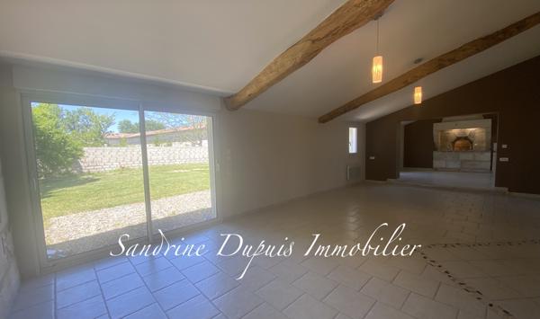 Saintes (17100) Ensemble immobilier : grande maison et dépendances