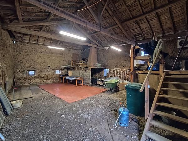 Maison de campagne avec dépendances