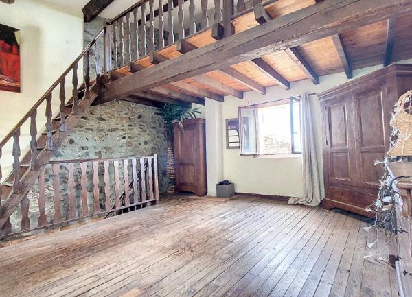 Maison à vendre    6 pièces •  Latour-de-France