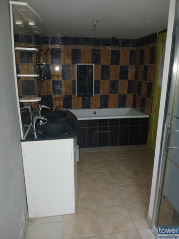 Maison
                                                                                                                                                                                                                                                                                                                        7 pièce(s)                                                                                                                                                                                                          5 chambre(s)                                                                                                                                                                                                          190  m²