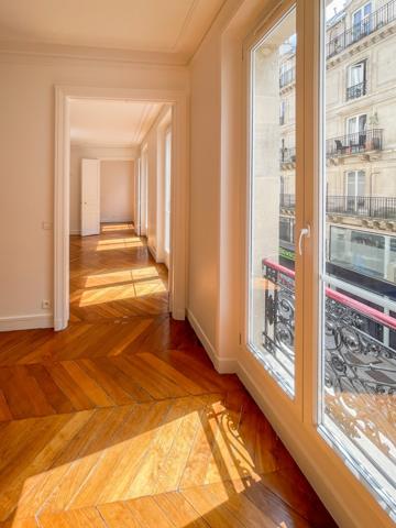 Paris 2ème - A LOUER - Magnifique 5 Pièces de 127 m² avec balcon