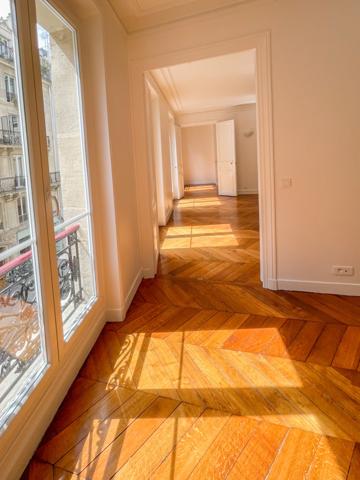 Paris 2ème - A LOUER - Magnifique 5 Pièces de 127 m² avec balcon