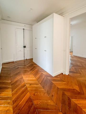 Paris 2ème - A LOUER - Magnifique 5 Pièces de 127 m² avec balcon