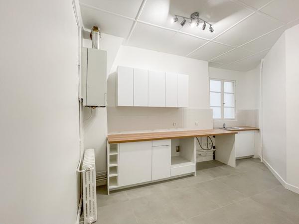 Paris 2ème - A LOUER - Magnifique 5 Pièces de 127 m² avec balcon