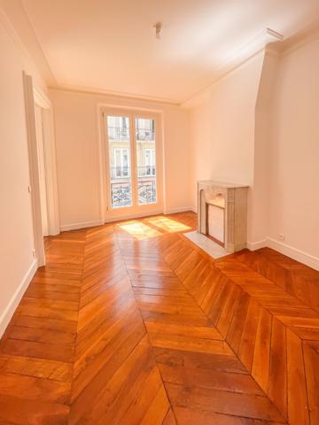 Paris 2ème - A LOUER - Magnifique 5 Pièces de 127 m² avec balcon