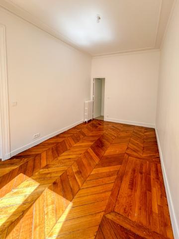 Paris 2ème - A LOUER - Magnifique 5 Pièces de 127 m² avec balcon