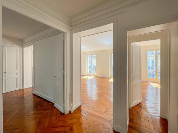 Paris 2ème - A LOUER - Magnifique 5 Pièces de 127 m² avec balcon