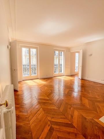 Paris 2ème - A LOUER - Magnifique 5 Pièces de 127 m² avec balcon